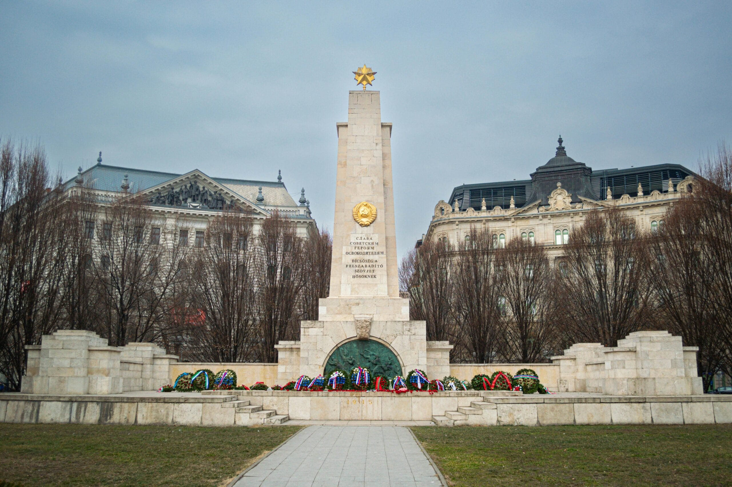 Monumento a los Héroes Soviéticos en la Plaza de la Libertad en Budapest en honor al Ejército Rojo